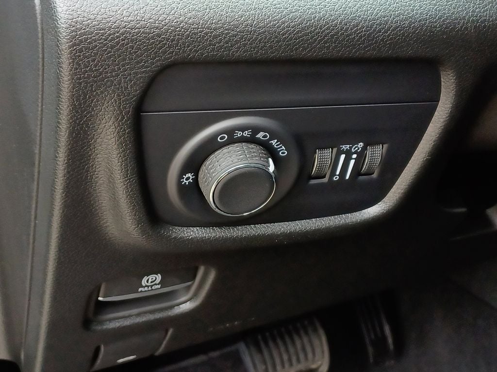 2025 Jeep Grand Cherokee Laredo X 4x4