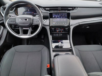 2025 Jeep Grand Cherokee Laredo X 4x4