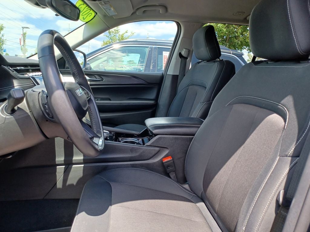 2023 Jeep Grand Cherokee Laredo 4x4