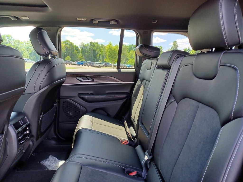 2026 Jeep Grand Cherokee GRAND CHEROKEE LAREDO ALTITUDE 4X4