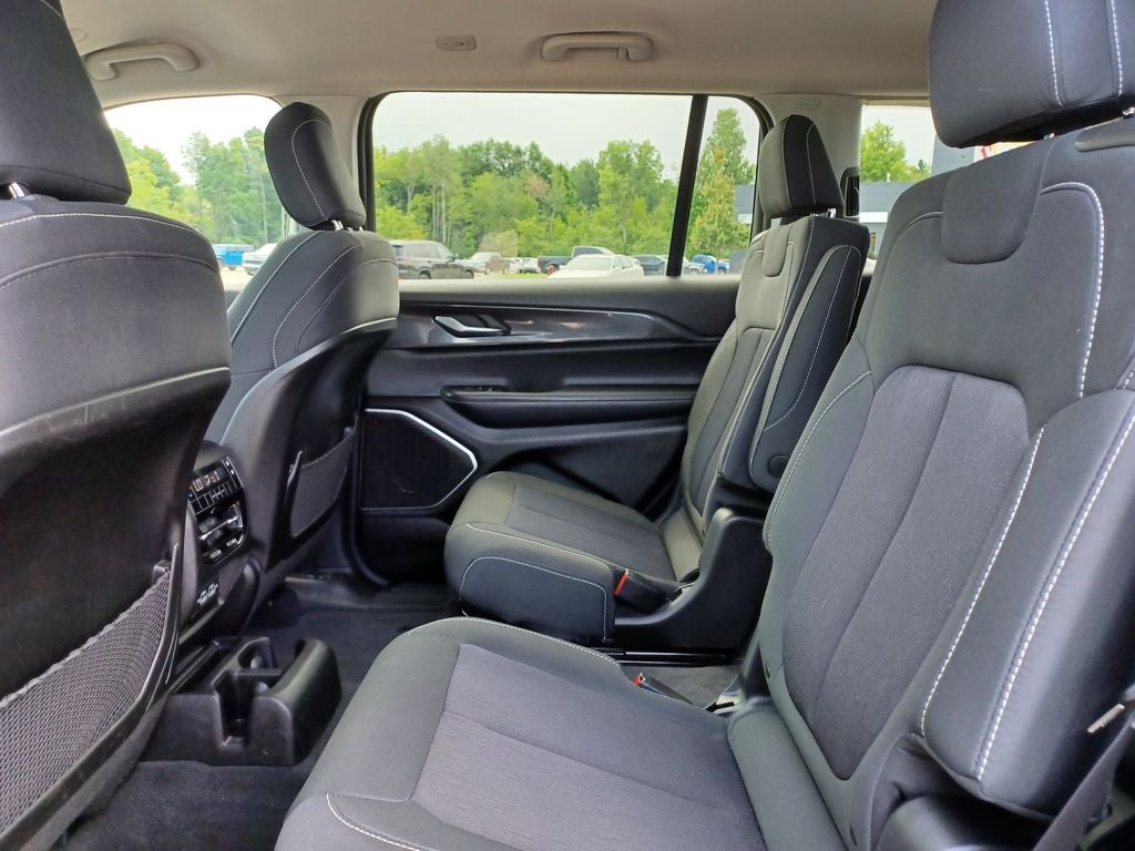 2022 Jeep Grand Cherokee L Laredo