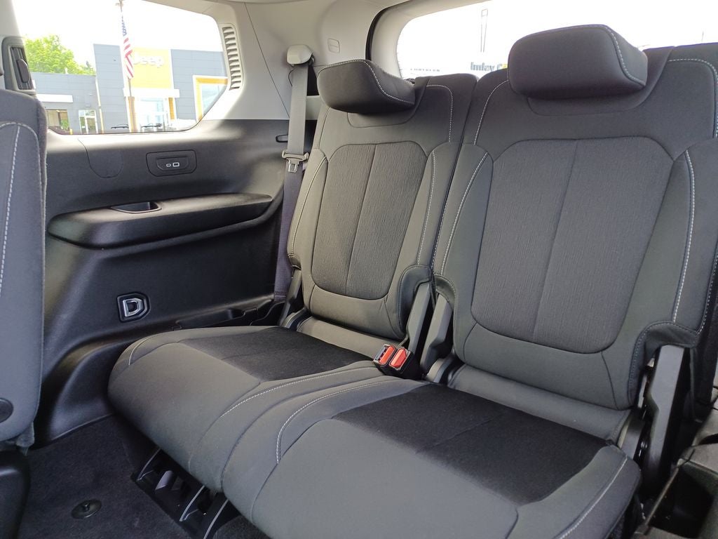 2022 Jeep Grand Cherokee L Laredo