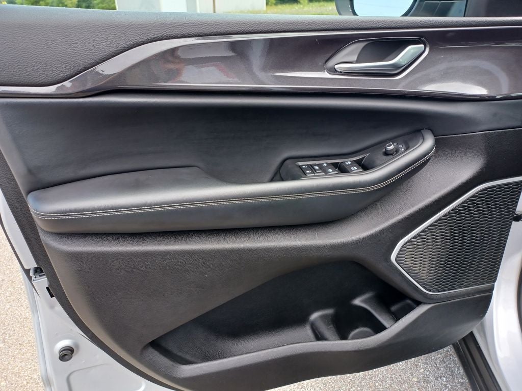 2022 Jeep Grand Cherokee L Laredo