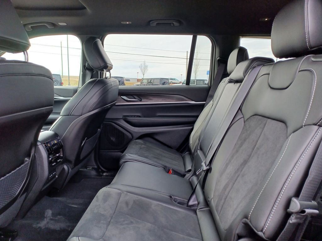 2026 Jeep Grand Cherokee GRAND CHEROKEE L LAREDO ALTITUDE 4X4