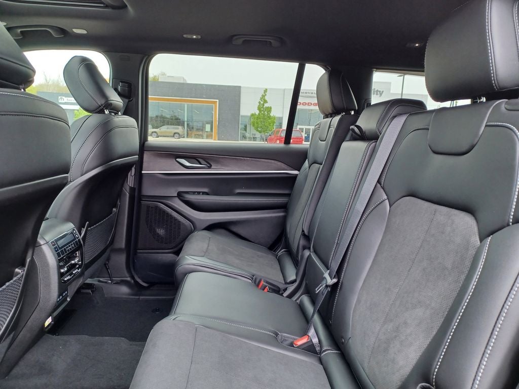 2026 Jeep Grand Cherokee GRAND CHEROKEE L LAREDO ALTITUDE 4X4
