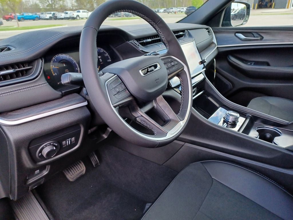 2026 Jeep Grand Cherokee GRAND CHEROKEE L LAREDO ALTITUDE 4X4