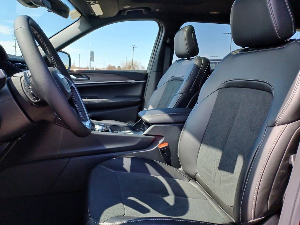 2026 Jeep Grand Cherokee GRAND CHEROKEE L LAREDO ALTITUDE 4X4