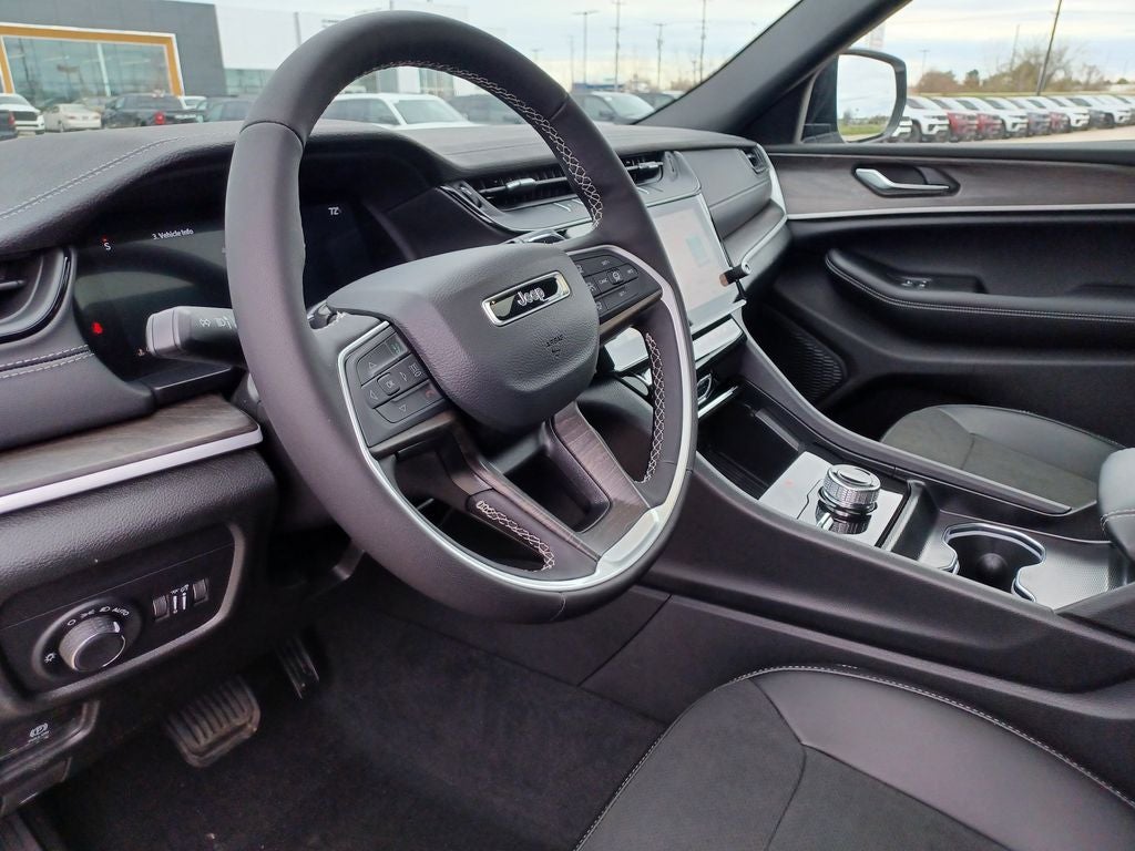 2026 Jeep Grand Cherokee GRAND CHEROKEE L LAREDO ALTITUDE 4X4