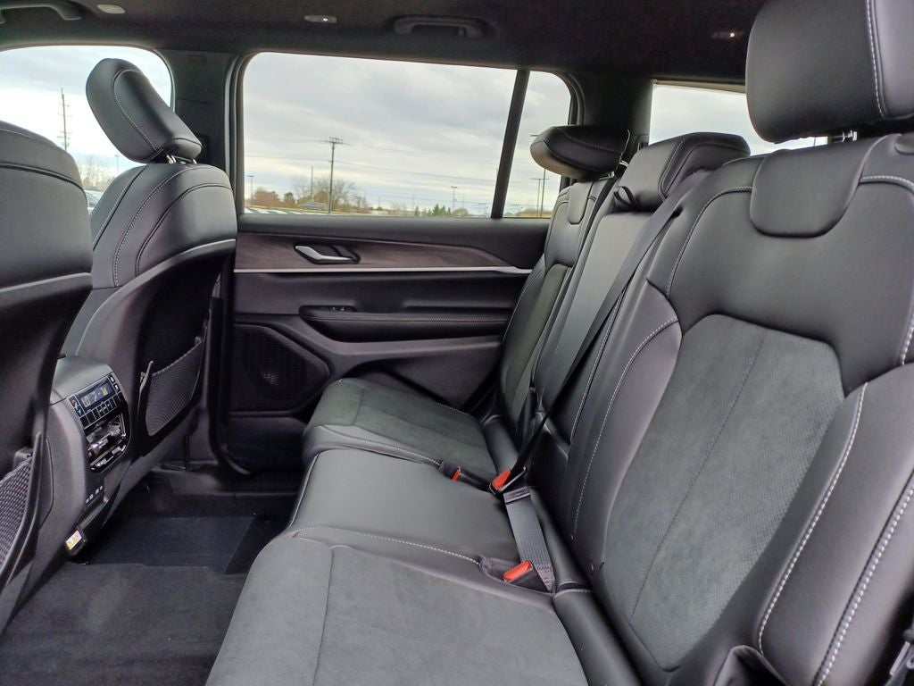 2026 Jeep Grand Cherokee GRAND CHEROKEE L LAREDO ALTITUDE 4X4