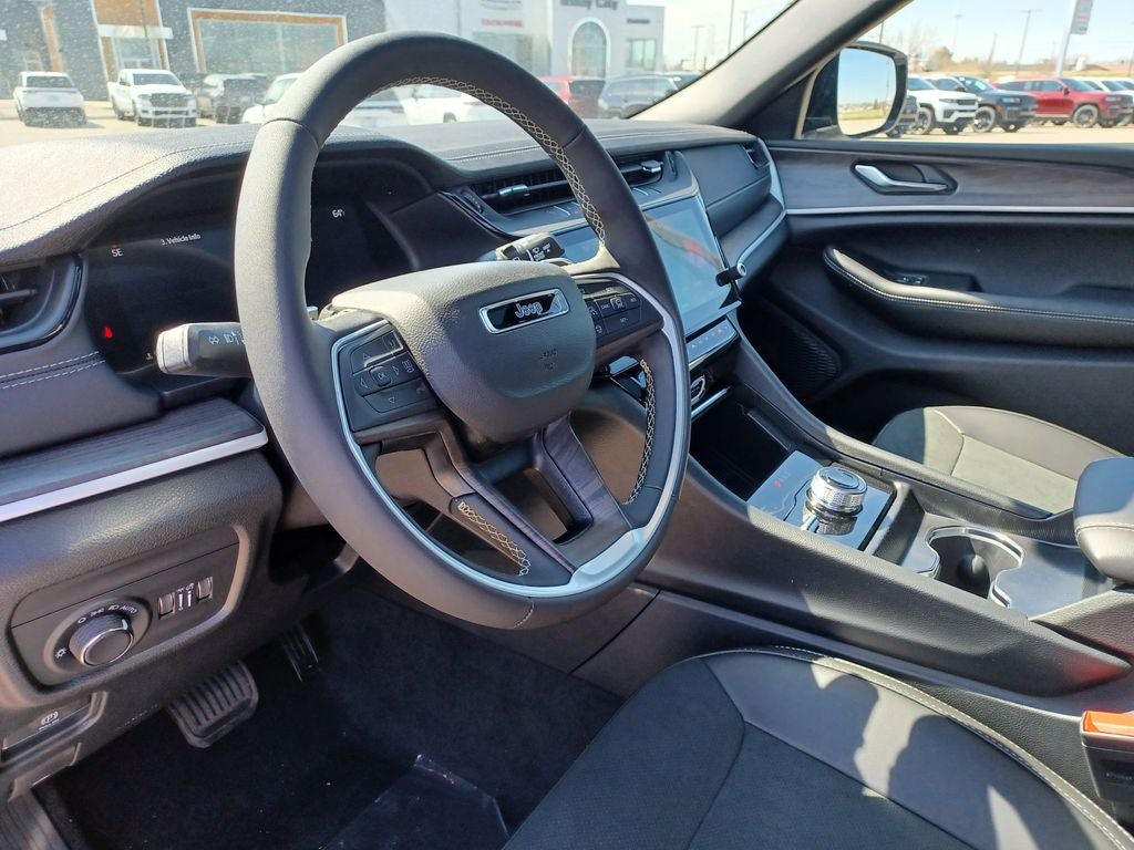 2026 Jeep Grand Cherokee GRAND CHEROKEE L LAREDO ALTITUDE 4X4