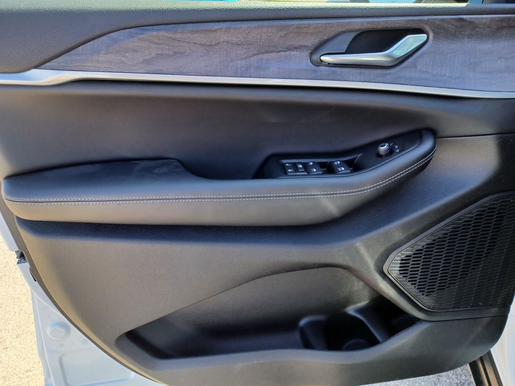 2026 Jeep Grand Cherokee GRAND CHEROKEE L LAREDO ALTITUDE 4X4