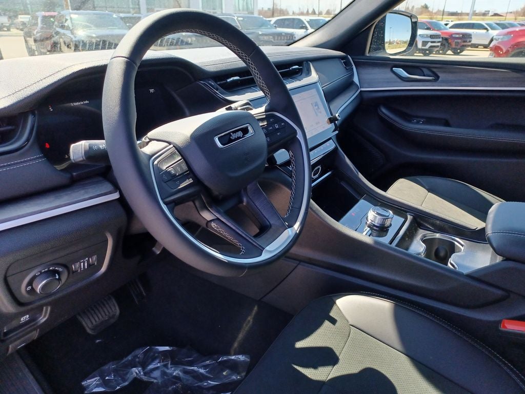 2026 Jeep Grand Cherokee GRAND CHEROKEE L LAREDO ALTITUDE 4X4