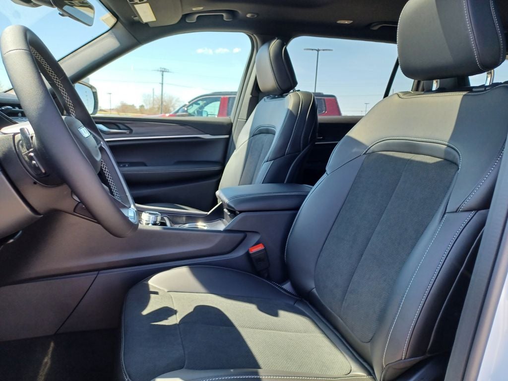 2026 Jeep Grand Cherokee GRAND CHEROKEE L LAREDO ALTITUDE 4X4