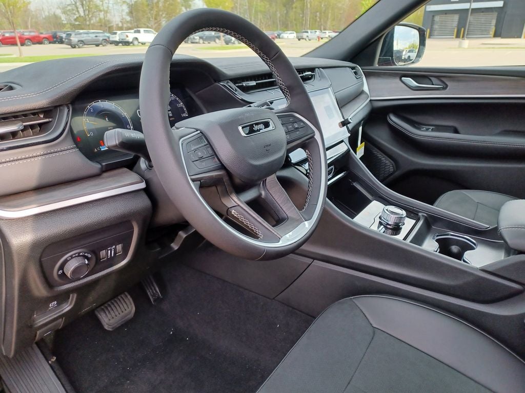 2026 Jeep Grand Cherokee GRAND CHEROKEE L LAREDO ALTITUDE 4X4