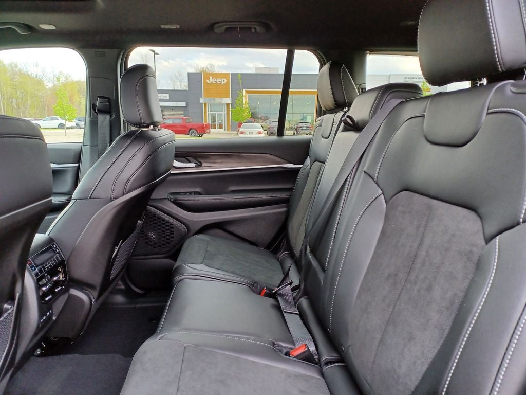 2026 Jeep Grand Cherokee GRAND CHEROKEE L LAREDO ALTITUDE 4X4