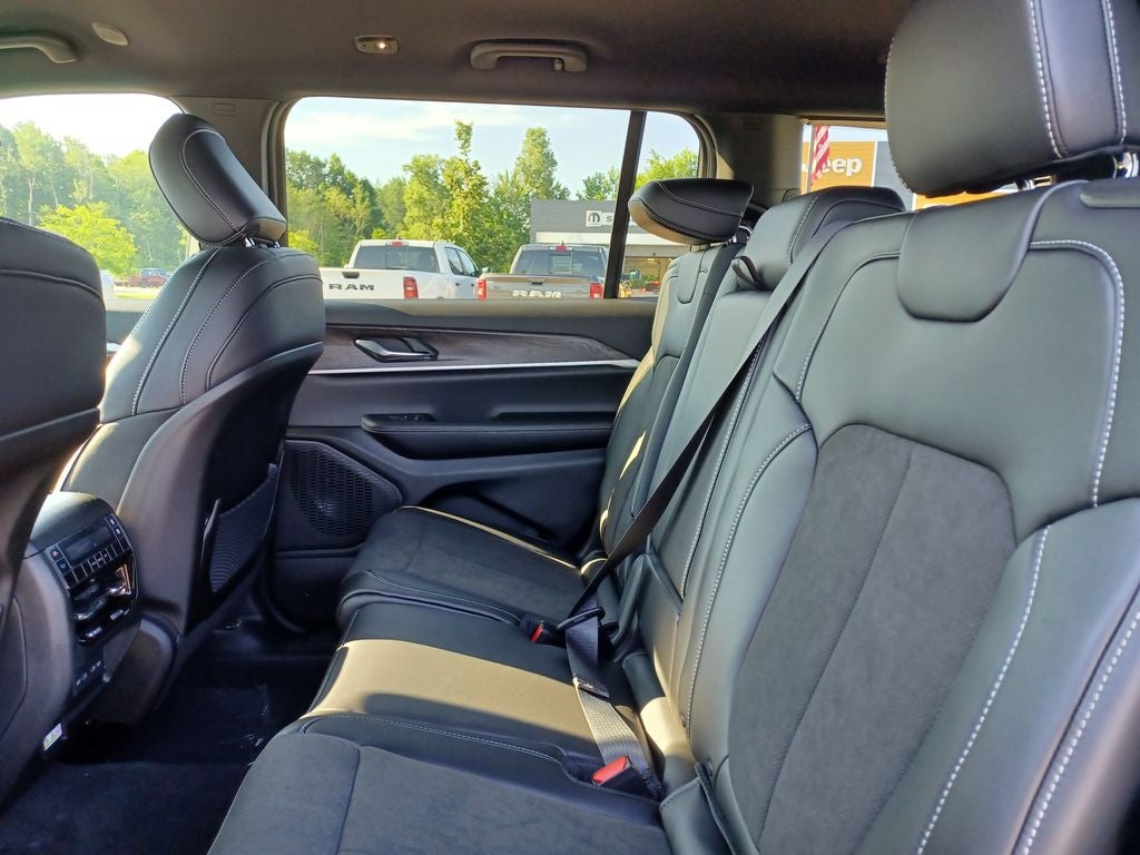 2026 Jeep Grand Cherokee GRAND CHEROKEE L LAREDO ALTITUDE 4X4