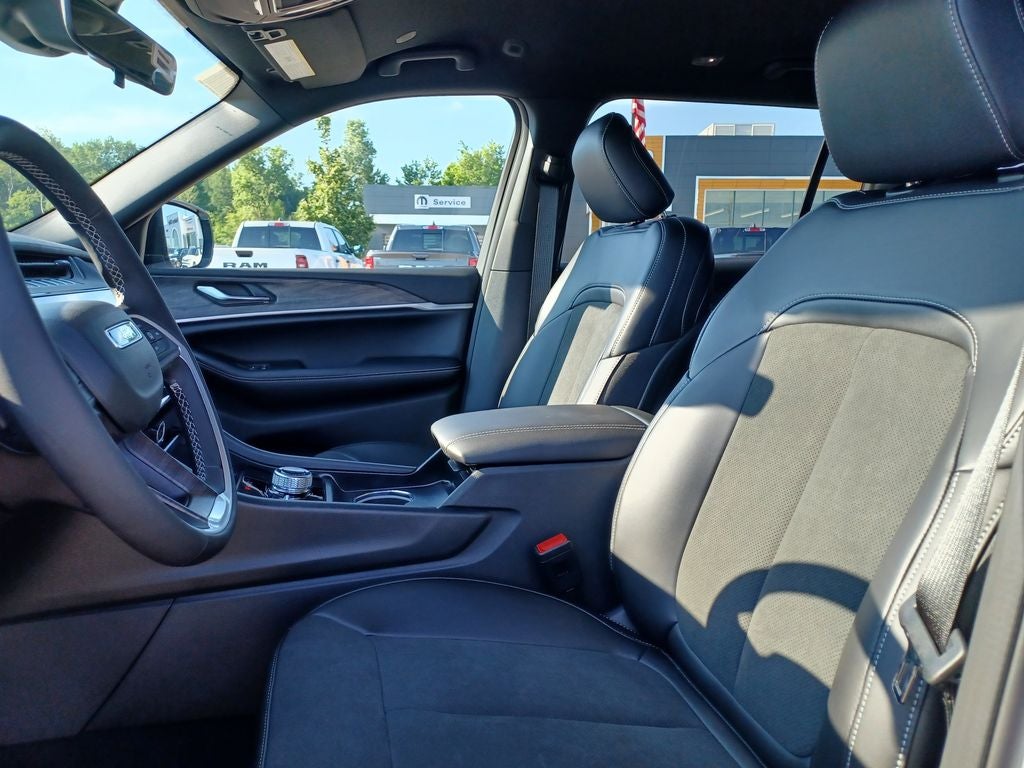 2026 Jeep Grand Cherokee GRAND CHEROKEE L LAREDO ALTITUDE 4X4