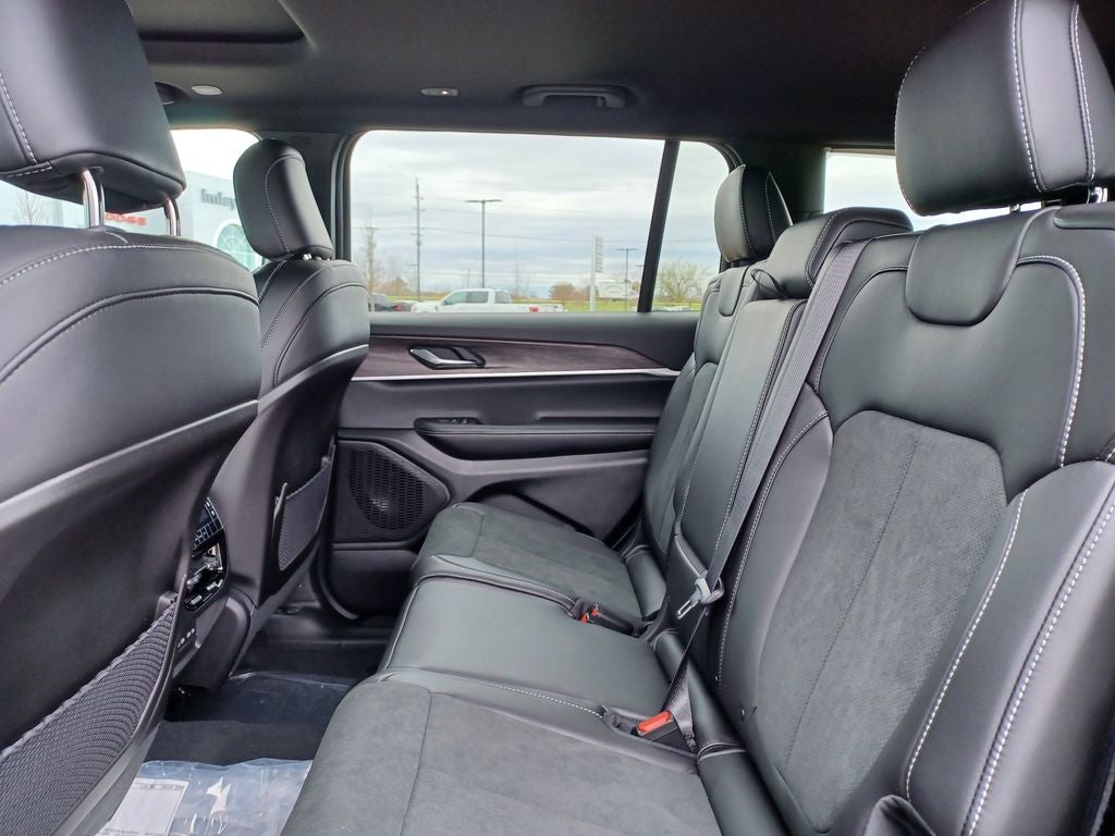 2026 Jeep Grand Cherokee GRAND CHEROKEE L LAREDO ALTITUDE 4X4