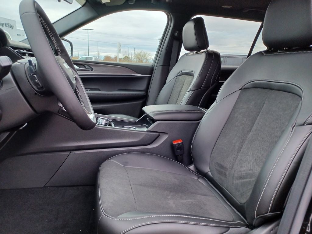 2026 Jeep Grand Cherokee GRAND CHEROKEE L LAREDO ALTITUDE 4X4