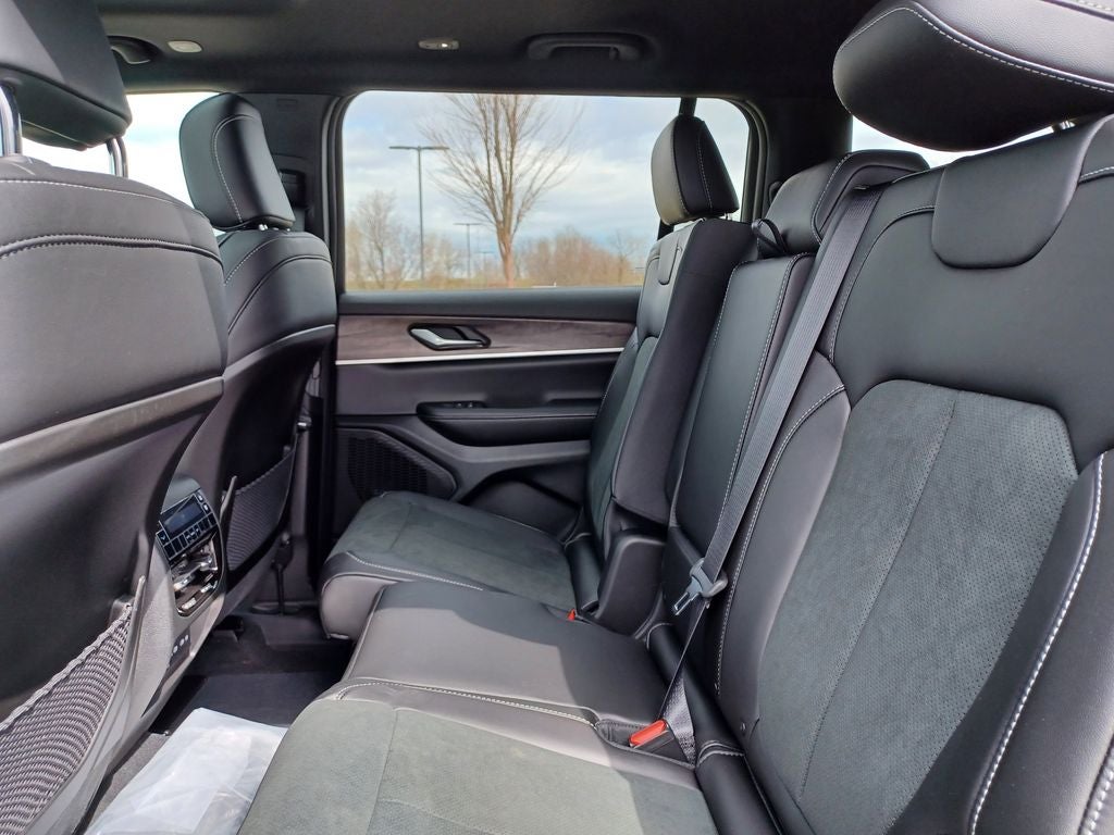 2026 Jeep Grand Cherokee GRAND CHEROKEE L LAREDO ALTITUDE 4X4