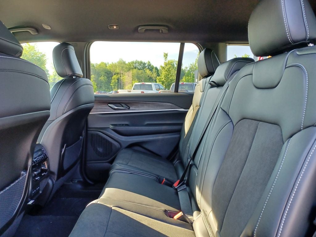 2026 Jeep Grand Cherokee GRAND CHEROKEE L LAREDO ALTITUDE 4X4
