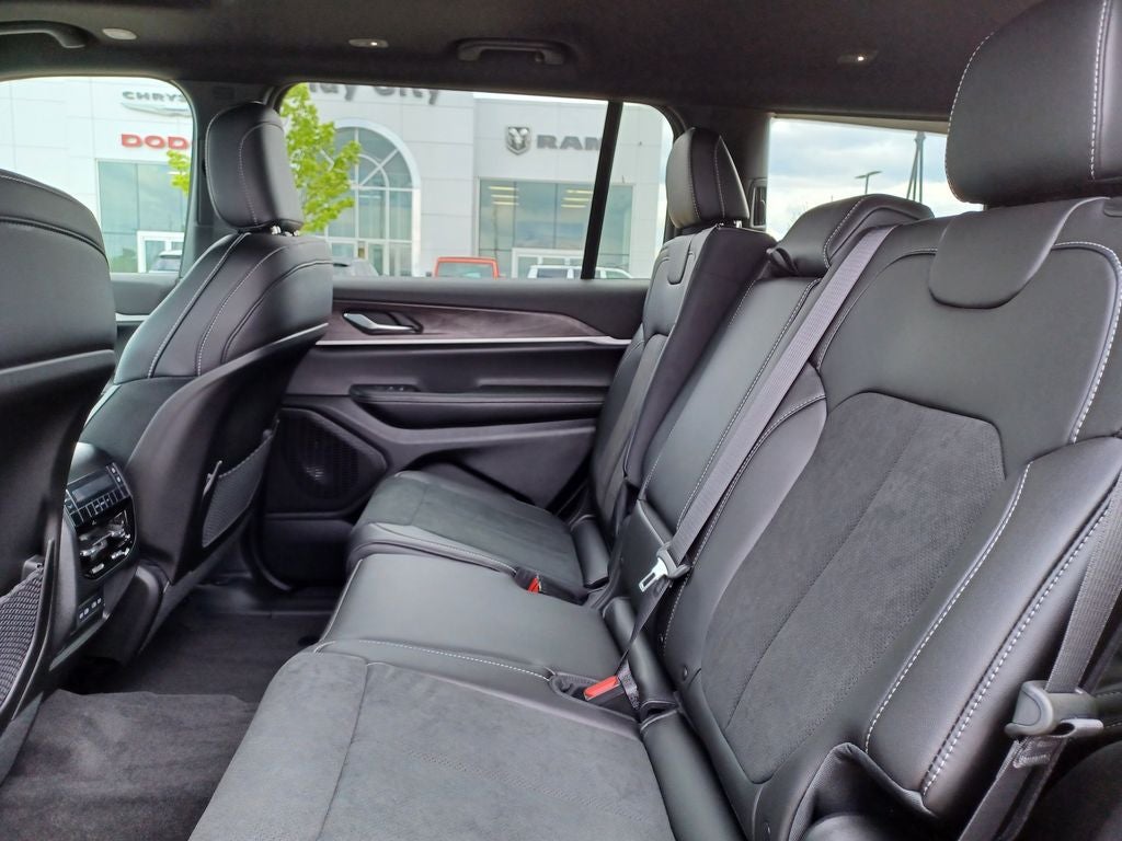 2026 Jeep Grand Cherokee GRAND CHEROKEE L LAREDO ALTITUDE 4X4