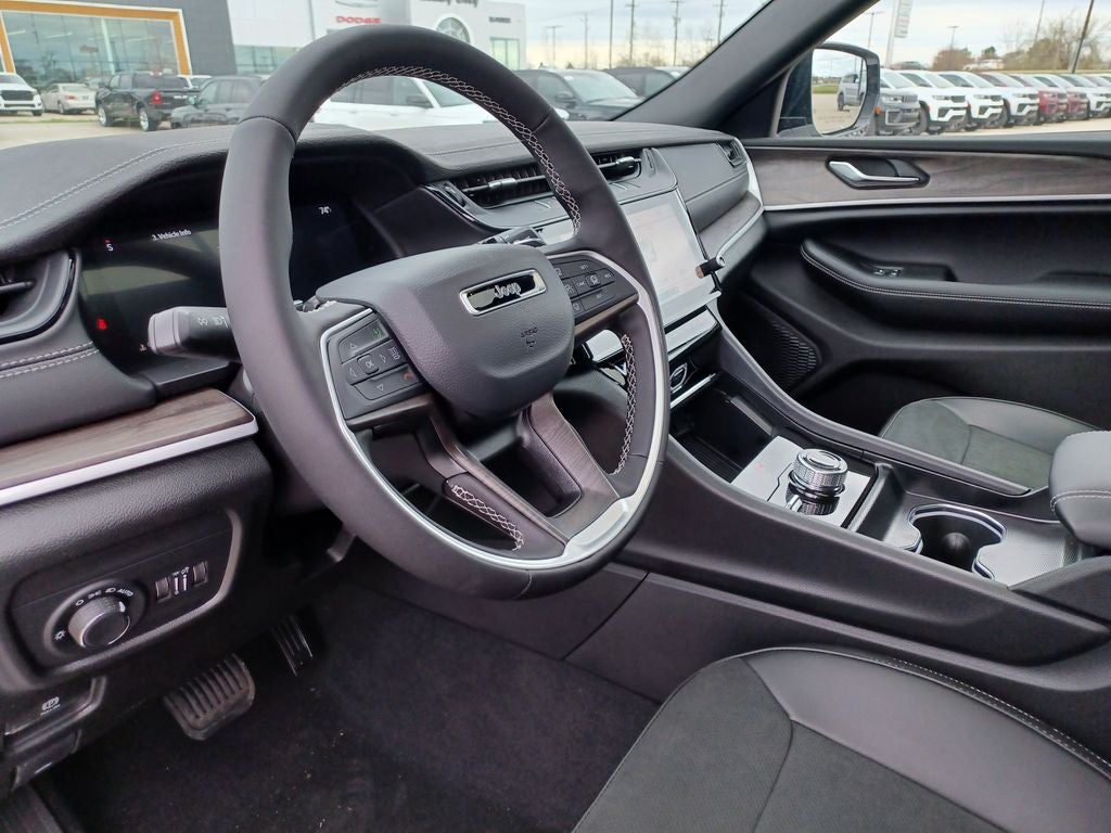 2026 Jeep Grand Cherokee GRAND CHEROKEE L LAREDO ALTITUDE 4X4