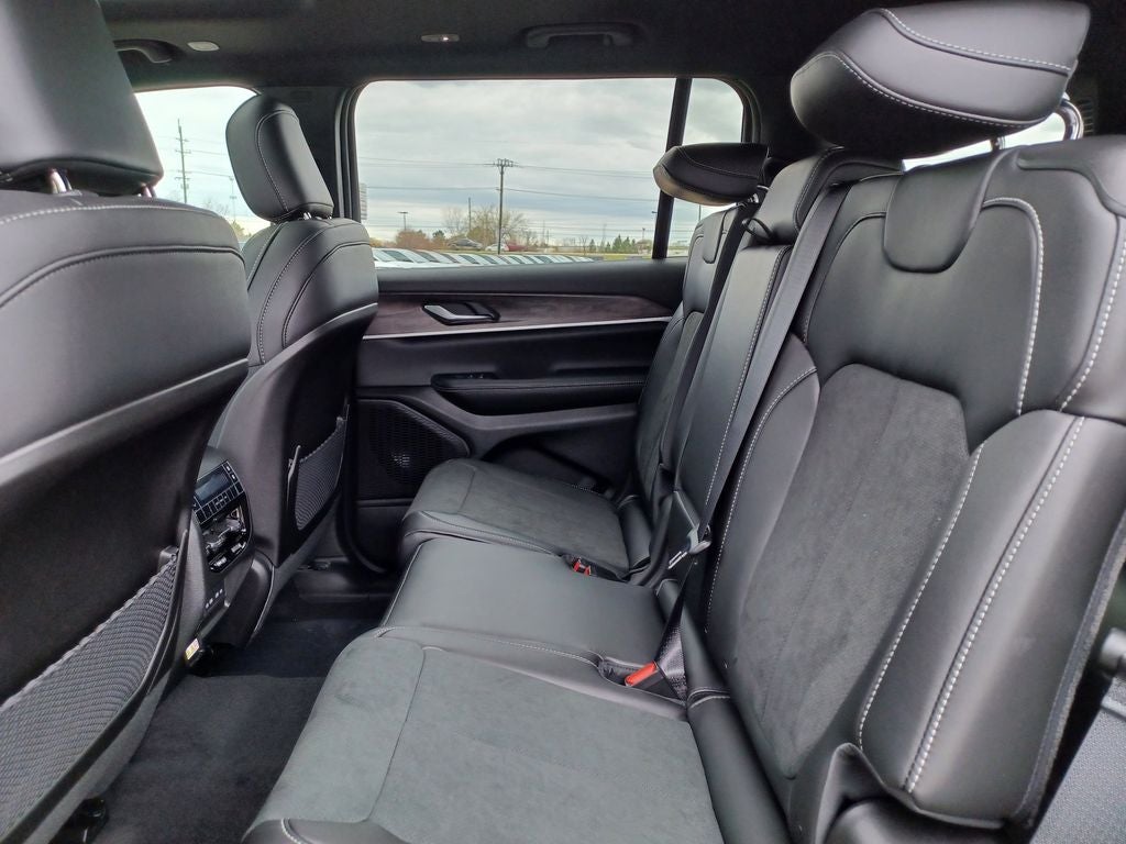 2026 Jeep Grand Cherokee GRAND CHEROKEE L LAREDO ALTITUDE 4X4