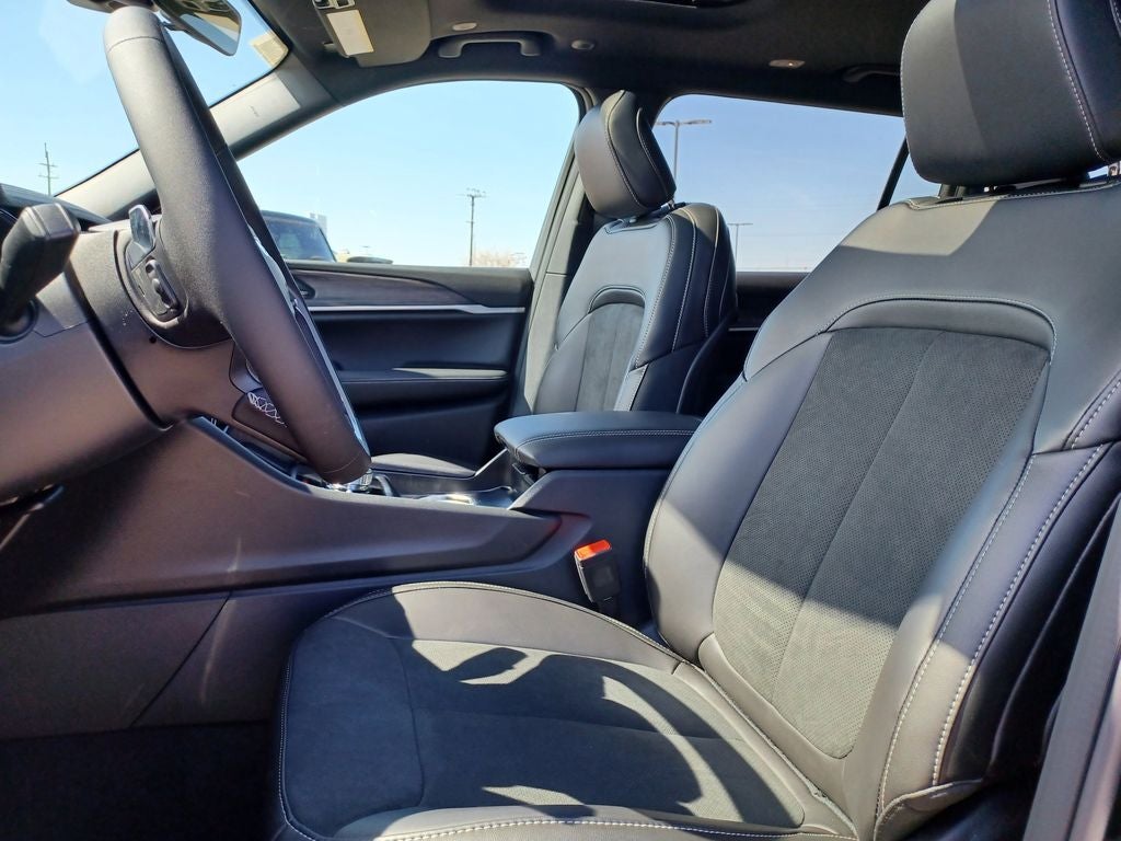 2026 Jeep Grand Cherokee GRAND CHEROKEE L LAREDO ALTITUDE 4X4