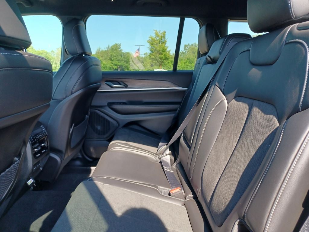 2026 Jeep Grand Cherokee GRAND CHEROKEE L LAREDO ALTITUDE 4X4