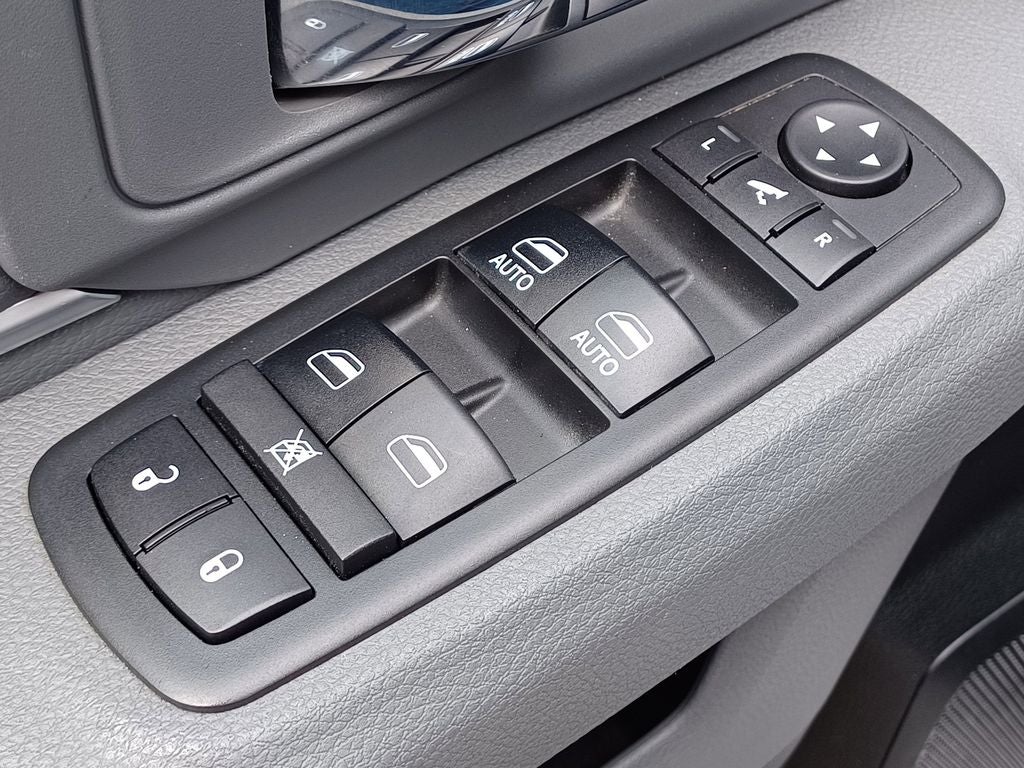 2018 RAM 1500 Big Horn Quad Cab 4x4 6'4' Box
