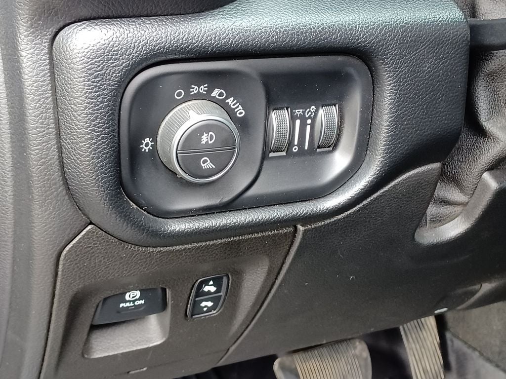 2019 RAM 1500 Big Horn/Lone Star Crew Cab 4x4 5'7' Box
