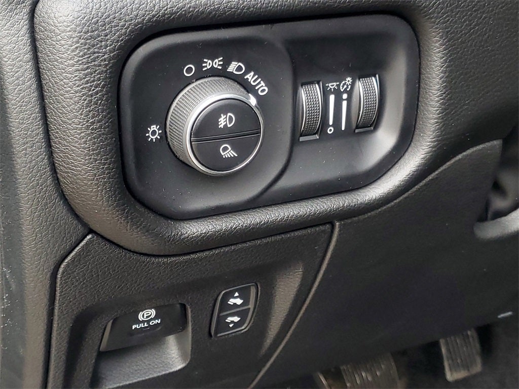 2025 RAM 1500 Big Horn Crew Cab 4x4 5'7' Box