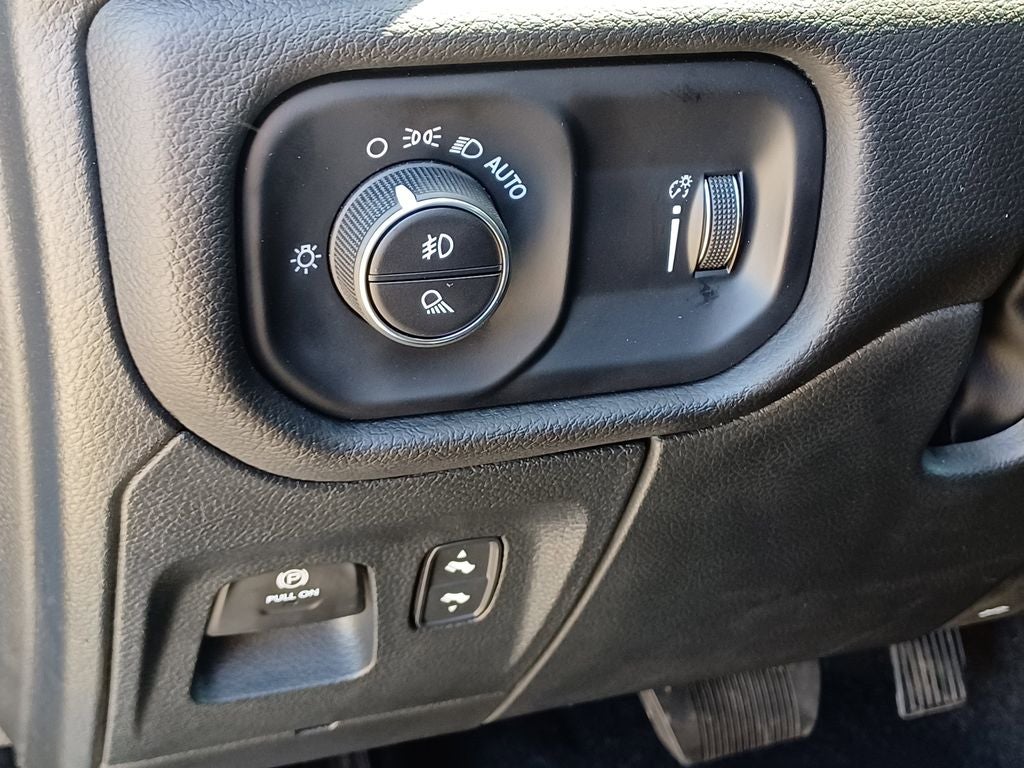 2025 RAM 1500 Big Horn Crew Cab 4x4 5'7' Box