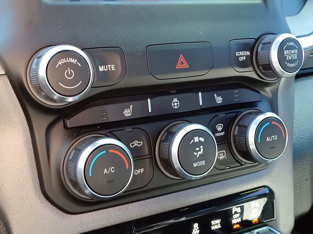 2022 RAM 1500 Big Horn Crew Cab 4x4 6'4' Box