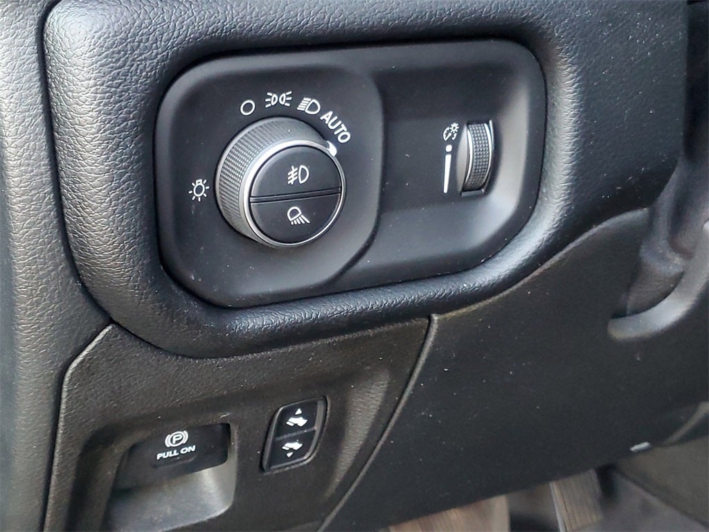 2022 RAM 1500 Big Horn Crew Cab 4x4 6'4' Box