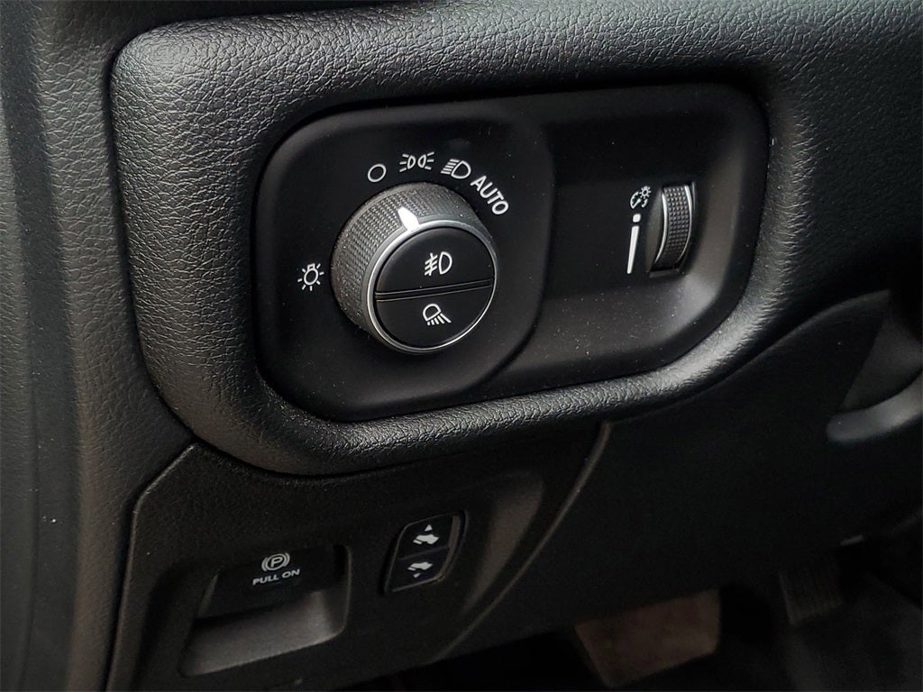 2022 RAM 1500 Big Horn Crew Cab 4x4 6'4' Box