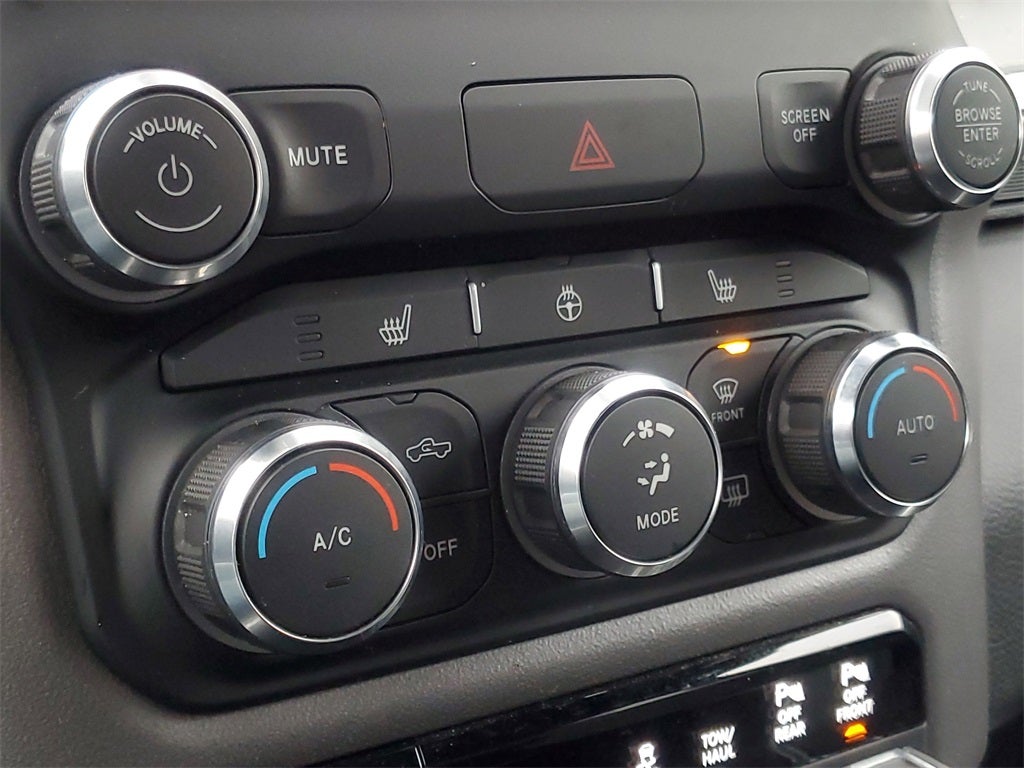 2022 RAM 1500 Big Horn Crew Cab 4x4 6'4' Box