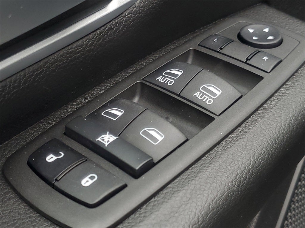 2022 RAM 1500 Big Horn Crew Cab 4x4 6'4' Box