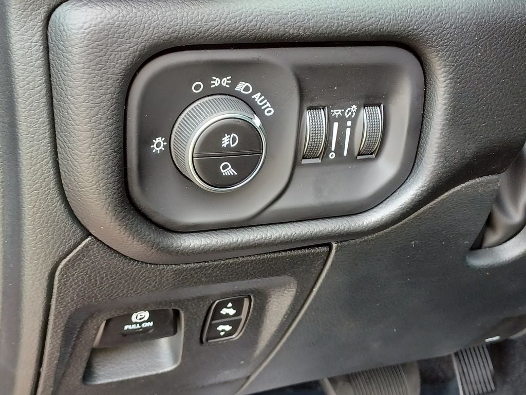 2027 RAM 1500 Big Horn/Lone Star