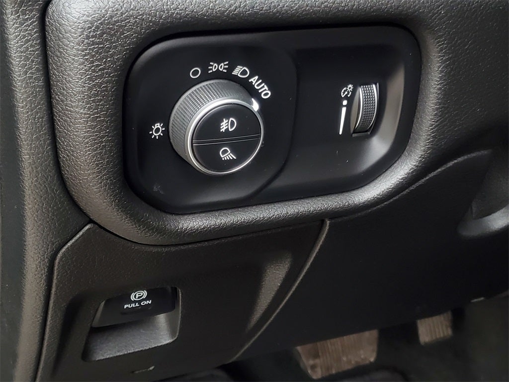 2021 RAM 1500 Big Horn Crew Cab 4x4 5'7' Box