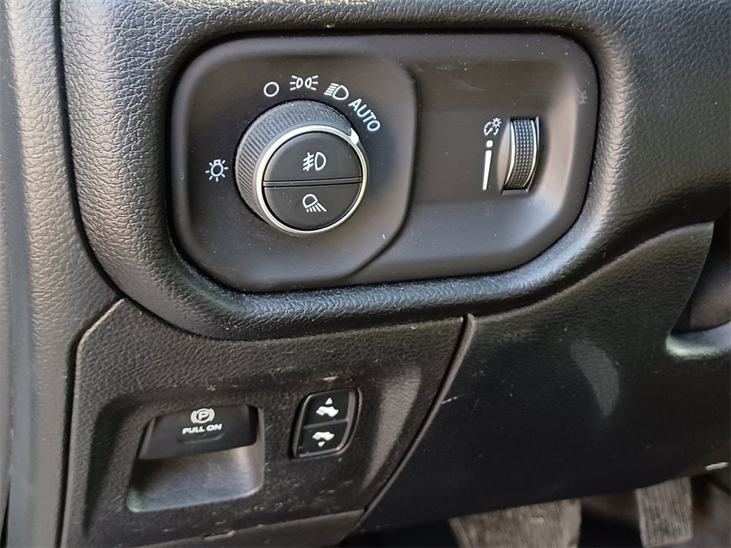 2021 RAM 1500 Big Horn Crew Cab 4x4 5'7' Box