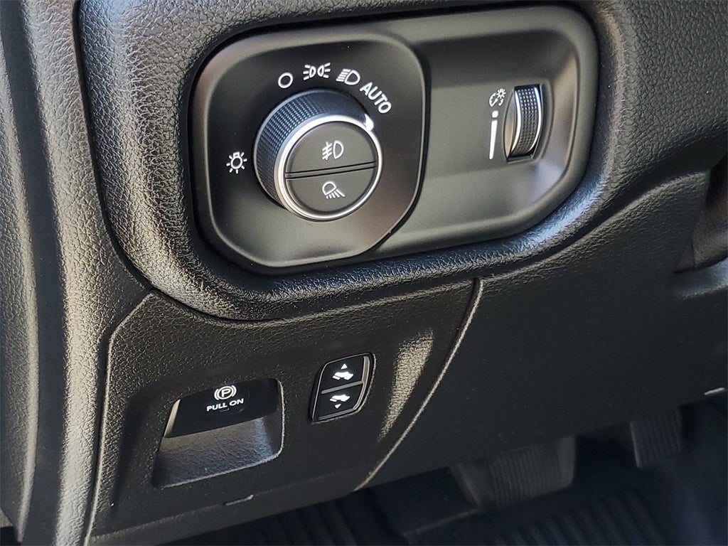 2022 RAM 1500 Big Horn Crew Cab 4x4 5'7' Box