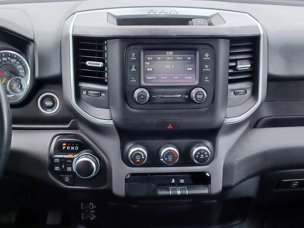 2022 RAM 1500 Big Horn Crew Cab 4x4 5'7' Box