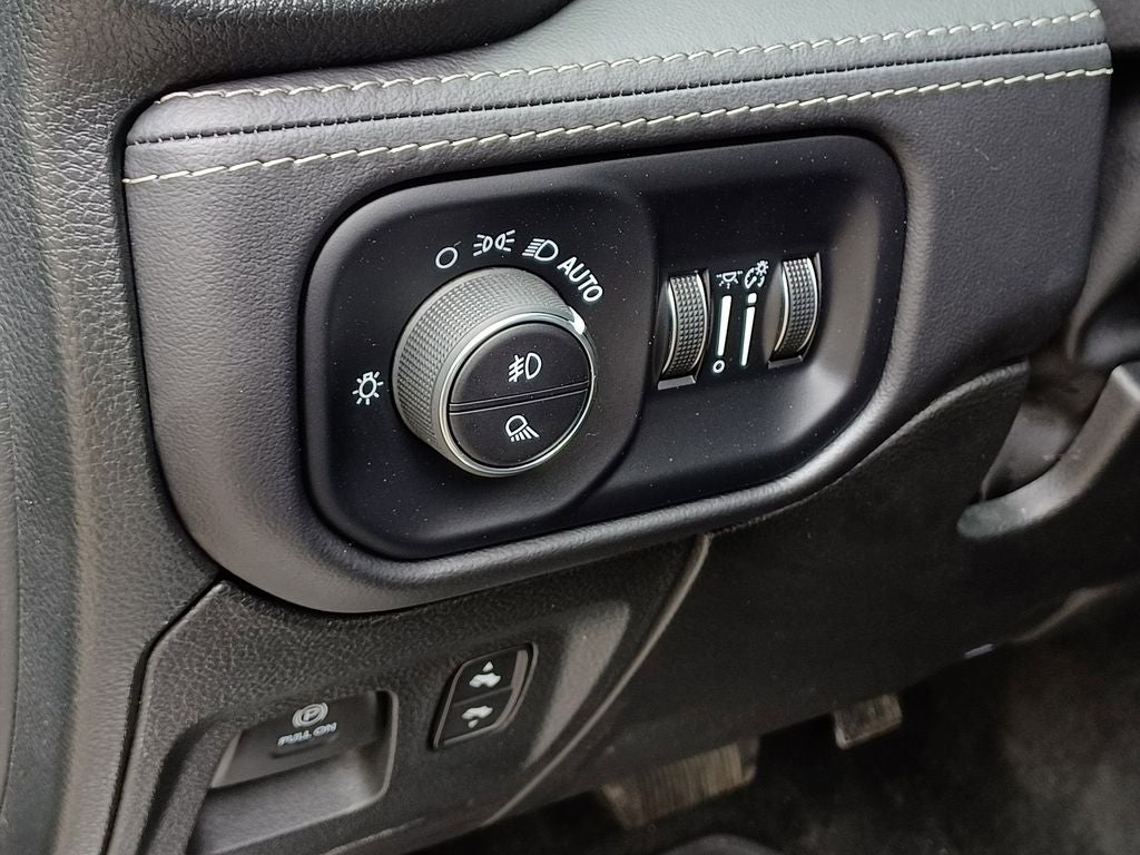 2023 RAM 1500 Limited Crew Cab 4x4 5'7' Box