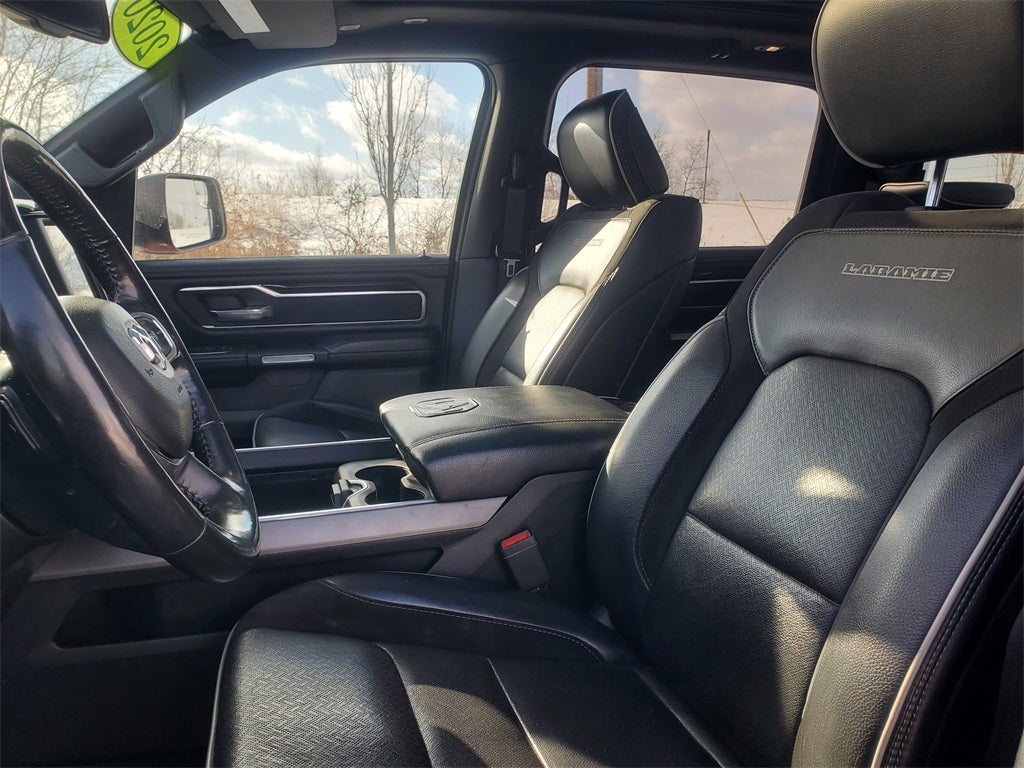 2020 RAM 1500 Laramie Crew Cab 4x4 5'7' Box