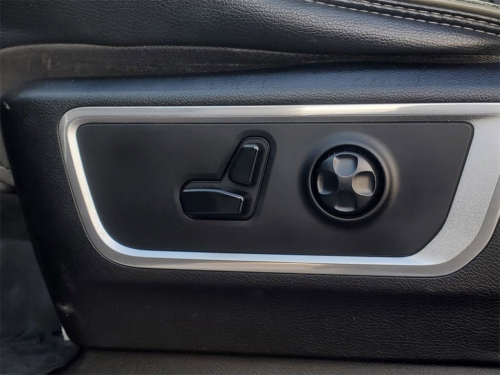 2020 RAM 1500 Laramie Crew Cab 4x4 5'7' Box