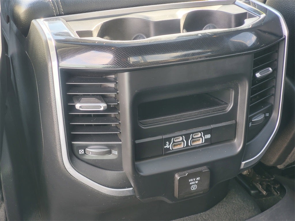 2020 RAM 1500 Laramie Crew Cab 4x4 5'7' Box