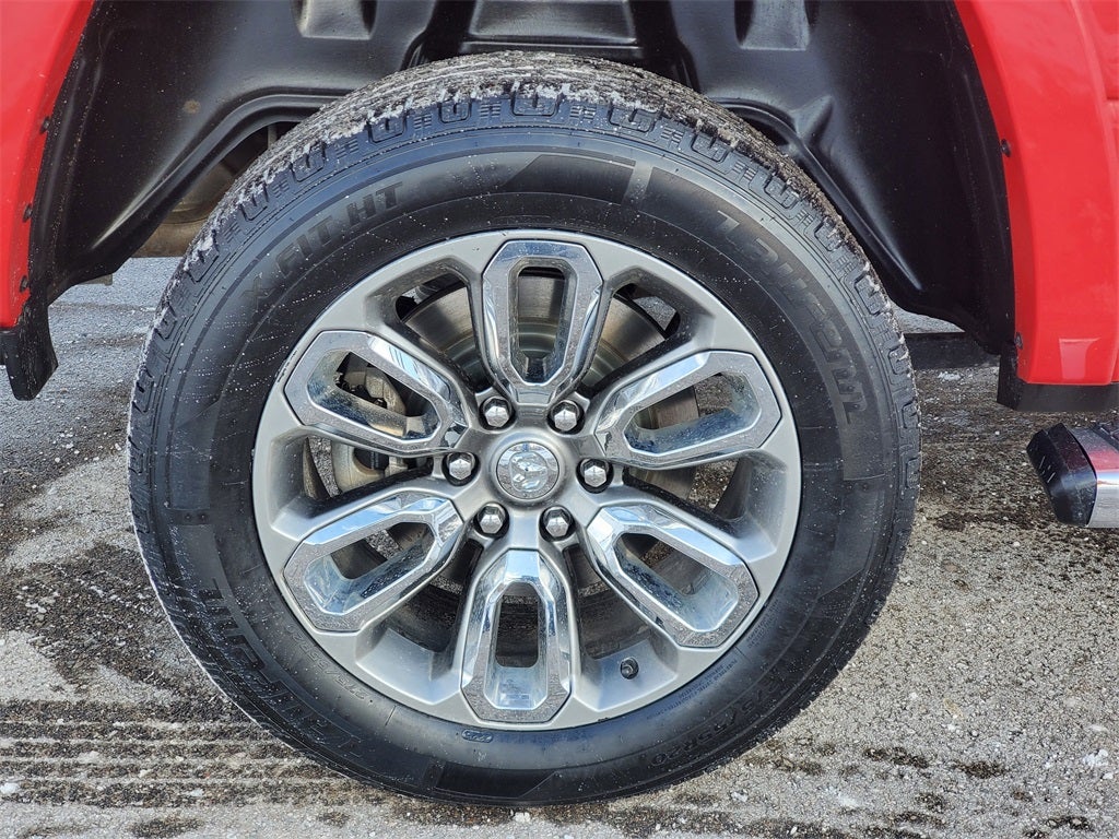 2020 RAM 1500 Laramie Crew Cab 4x4 5'7' Box