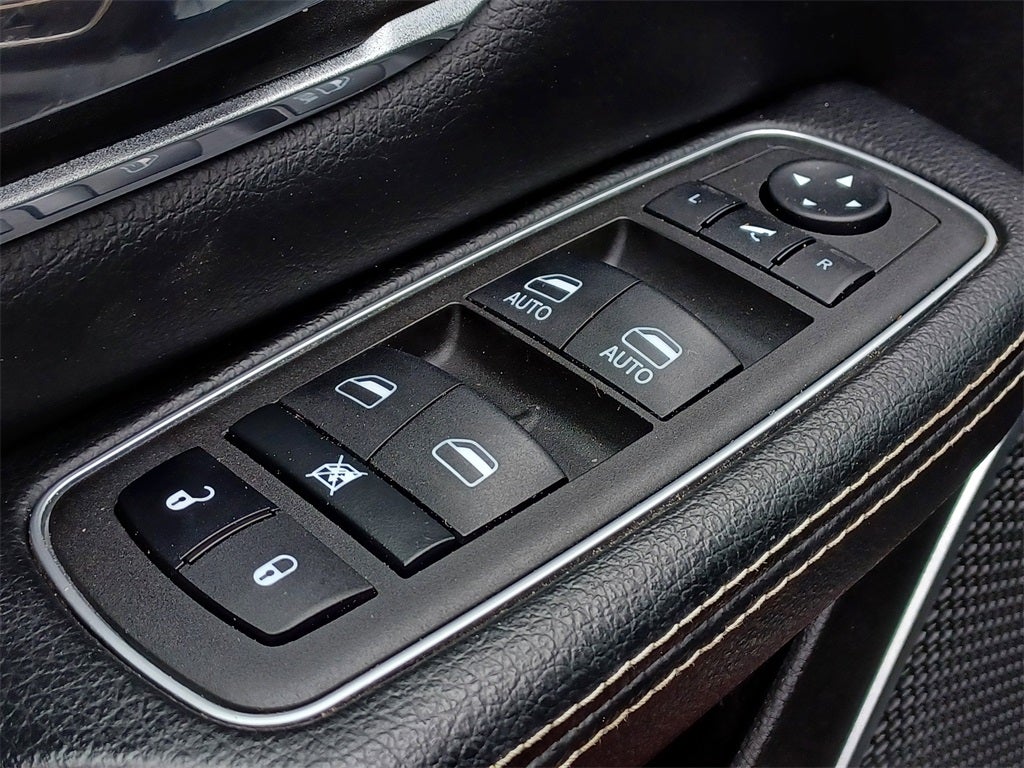 2022 RAM 1500 Laramie Crew Cab 4x4 5'7' Box